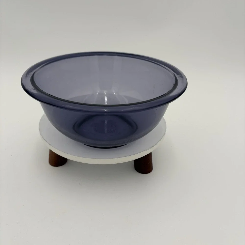Vintage 3 Cup Purple Amethyst Glass Pyrex Mixing‎ Bowl #322 Made in USA